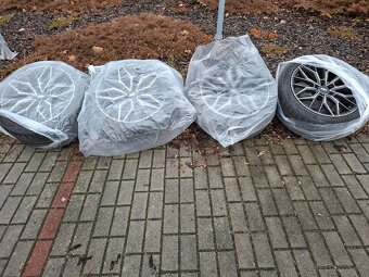 AUDI A6 LIMOUSINE - 16