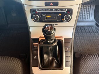 VW PASSAT 1.6TDI 77KW B7 COMBI, 2012, NAVIGACE. - 16
