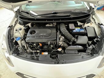 Hyundai i30 CRDi 81KW 1.majitel KLIMA TAŽNÉ ZAŘÍZENÍ - 16