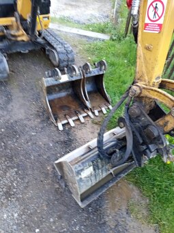 Prodám mini bagr CAT Caterpillar 302.2 D - 16