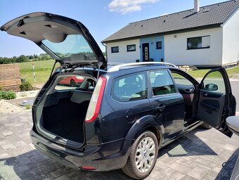 Ford Focus kombi 1.6 benzín - 16