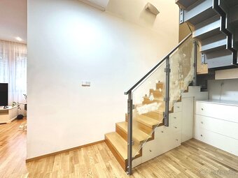 Prodej luxusního mezonetového bytu 4+kk, 99 m² + sklep, Koru - 16
