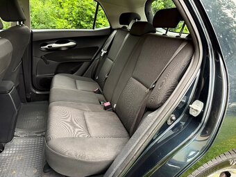 Toyota Auris 1.33i 73kW, ČR, 9/2011, 2.maj. Nové STK - 16