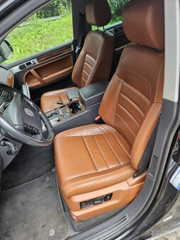 VW TOUAREG 3.0 TDI/ FULL VÝBAVA / NA PRUŽINÁCH / POJÍZDNÉ. - 16