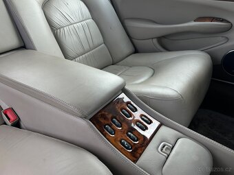 Daimler Super V8 X308 LWB - 16
