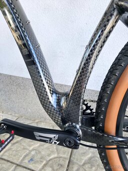 Horské kolo Leonardi Factory Racing DARKLITE Carbon 29″ - 16