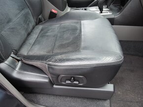 Mitsubishi Pajero 3,2 Di-D Aut. 4x4 Kůže 7.míst ČR 2006 - 16