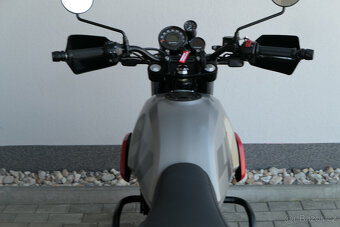 Royal Enfield Scram 411 Graphite Red - 16
