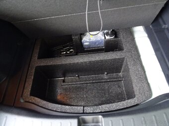 Honda Jazz, 1.2 i-VTEC 66kW  1x majitel servis jen Honda - 16