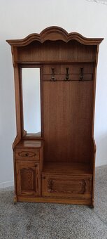 Předsíňová stěna, nábytek z masívu, věšáky, botník - 16