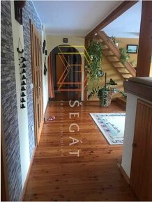 Prodej komerčního RD s bydlením, zahradou a garáži. - 16