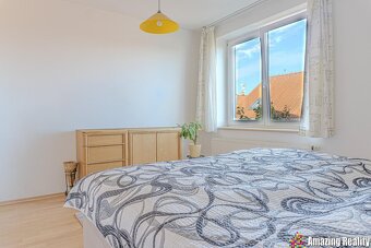 Prodej nadstandardního rodinného domu se zahradním domkem a - 16