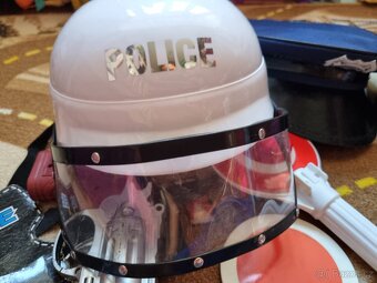 Policejní kostým, špión s výbavou - 16