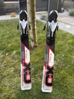 Lyže Fischer, lyžáky Salomon, hůlky, helma a brýle - 16