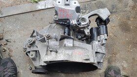 vw touran 1T1-1T2 fac, 5. dveře top stav, stěna s chladiči - 16