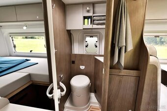 Prodávám karavan CARADO CV640 s výsuvnou střechou - 16