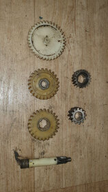 Díly z motoru SUZUKI RG 80 Gamma - 16