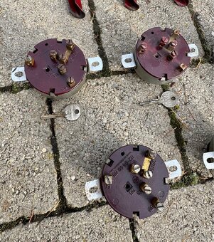 Jawa 250 350 panelka - drzaky a spinacky - 16