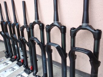 Nové vidlice Fox, Rock Shox, SR Suntour - 16