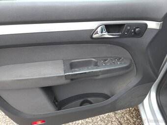Volkswagen Touran 2.0 TDI 7. Míst - 16