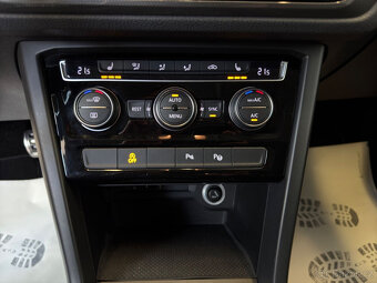 Volkswagen Touran 2.0 TDi Join - navi,temp,vyh.s,7míst,150PS - 16
