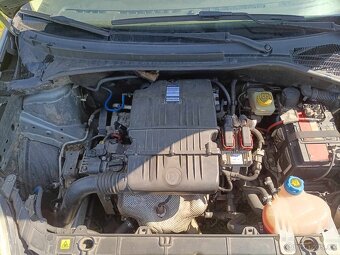 Prodám fiat grande punto 1.2 48KW. rok - 2006 - 16