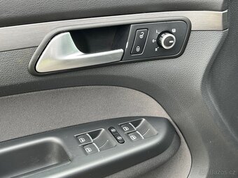 VW TOURAN 2010 77KW 6st.MANUAL/TAZNE/VYBAVA - 16