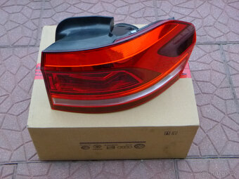 VW Touran výztuha světlo blatník dveře kapota 5TA - 16