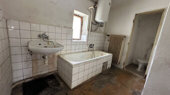 Prodej rodinného domu 180m2 s rozlehlým pozemkem 1270m2 u Ol - 16