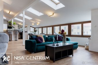 Prodej atypického podkrovního bytu 260 m² v Praze - Vinohrad - 16