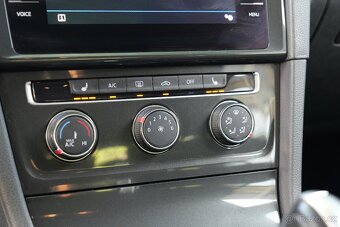 Volkswagen Golf 1.5 TGI (cng) DSG Ad.Temp Výhřev - 16