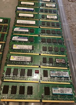 Paměti RAM do PC, typu DDR, DDR2 a DDR3, uvedená cena za vše - 16