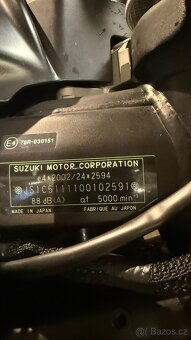 Suzuki GSR 750 - 16