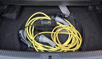 Volkswagen Golf VII e-Golf 1.majitel servisní kniha. DPH - 16