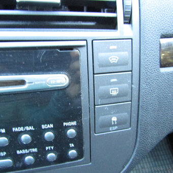 Ford Focus C-MAX 1,6i 85kw, SERVIS ZA 16 000kč - 16