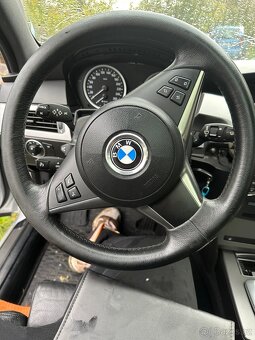 BMW e61 530d M-paket (díly) - 16