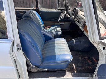 Mercedes-Benz W111 220b - 16