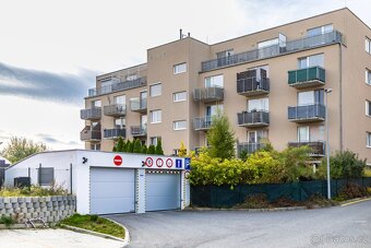 Pronájem bytu 2+kk se zahradou a garážovým stáním - 16