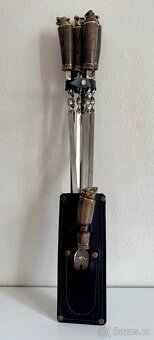 Sada ručně vyráběných špízů s vidličkou v koženém toulci - 16