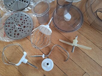 Rezervace Kuchyňský robot Bosch CNUM 51 + příslušenství - 16