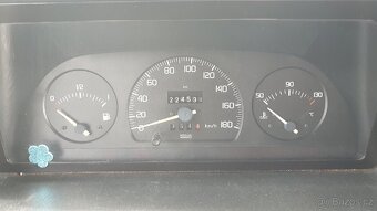 Obytné auto Eura Mobil 590 LSS, 6 míst - 16