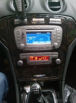 Ford Mondeo Ghia - 16