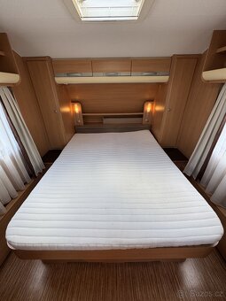 Adria Adora 563 PU ~ Královská postel - 16