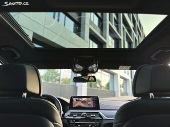 BMW Řada 5, M550i V8|390kW|Laser|DPH|Bufík - 16