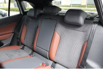 iD4 82kWh ProPer 204PS Nav Tažn DPH LED TepČer AL Kam 3/21 - 16