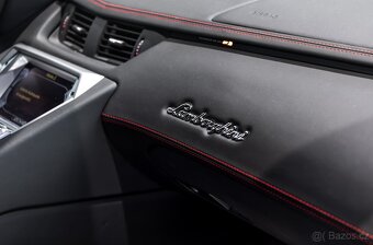 Lamborghini Aventador LP700-4 z roku 2013 - 16