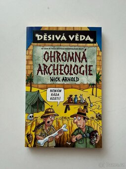 Děsivé dějiny + Děsivá věda – 19 knih – TOP stav - 16