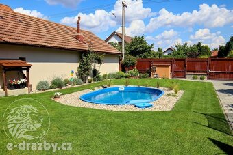 Rodinný dům 5+1 (156 m2) se zahradou (560 m2), bazénem a gar - 16