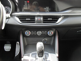 Alfa Romeo Stelvio 2.9 Tw-Turbo V6 Quadrifoglio 1.188.888Kč - 16