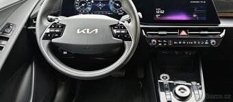 Kia e-niro 64,8 khw 150 Kw model 2023 původ ČR +DPH - 16